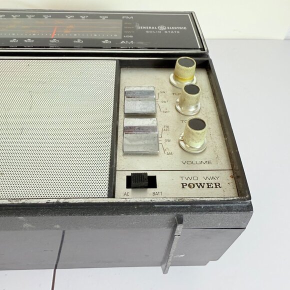 General Electric Solid State AM/FM Radio VTG World Monitor Model P977C 60s Teste - Picture 14 of 16